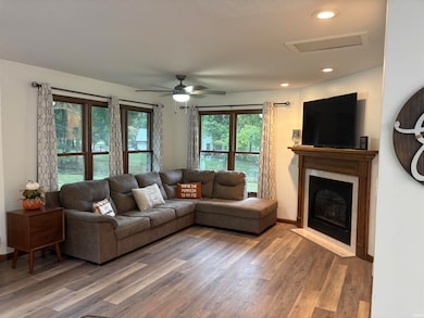 1015 N Honeysuckle Ln, Vincennes, IN 47591 - photo 3