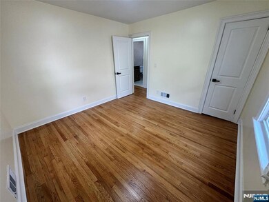 882 Lafayette Ave, Hawthorne, NJ 07506 - photo 6