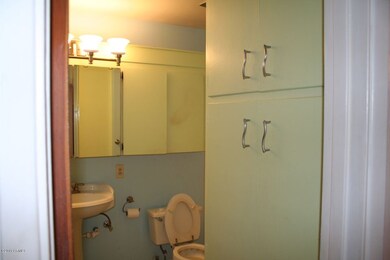 Bathroom at Hallway 2