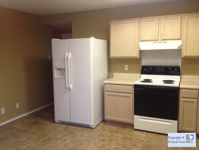 1426 Meadow Pkwy, San Marcos, TX 78666 - photo 4