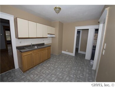Kitchen *APT 2 UP***LOVELY UPDATED KITCHEN****