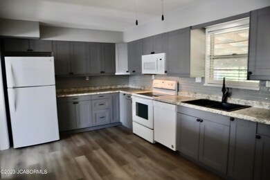 1012 Chippewa Kitchen 2