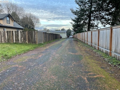 1510 N Maple St, Canby, OR 97013 - photo 2