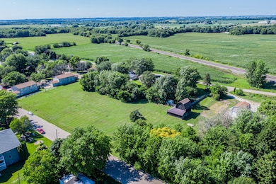 810 W Railroad Ave, Princeton, IL 61356 - photo 5