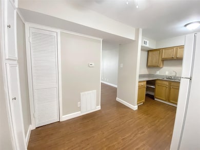 1141 N Durham Dr unit 12, Houston, TX 77008 - photo 5