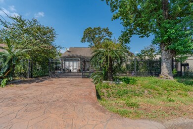 425 Caplin St, Houston, TX 77022 - photo 3