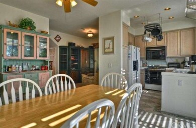 Open floorplan makes entertaining large gatherings