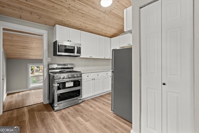 3102 Mckenzie Rd, Atlanta, GA 30344 - photo 7