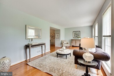 2320 Archdale Rd, Reston, VA 20191 - photo 2