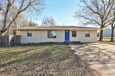702 N 17th St, Guthrie, OK 73044 - photo 2