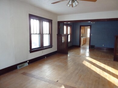 Living Room & Dining <|><|>