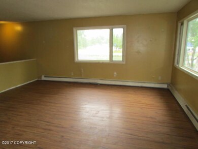 111-137727 Living Room Addtl Angle (2)