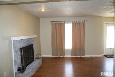 2530 E 50th St, Davenport, IA 52807 - photo 6