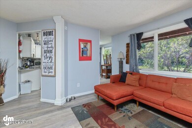 04-Living Room 20220526-DW-4180