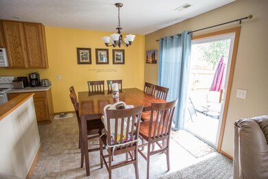 Eat In With Access to Fenced Back yard