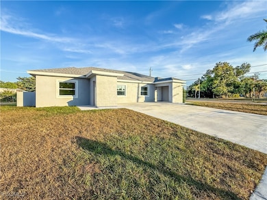 2955 Dunbar St unit A,  Apt B, Fort Myers, FL 33916 - photo 2