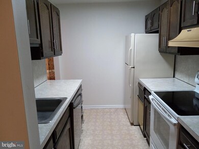 3 Button Gwinett Bldg, Blackwood, NJ 08012 - photo 3