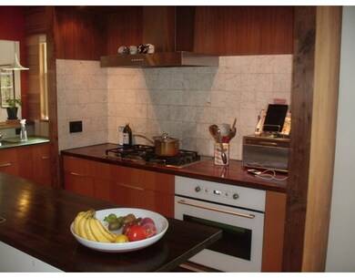 129 Beacon St, Lowell, MA 01850 - photo 4