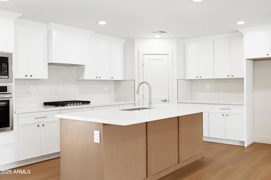 8334 E Palm Ln_08