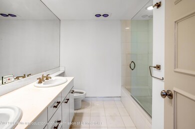 mls_BATHROOM_STRAIGHT