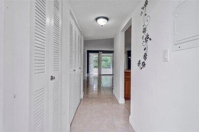 FOYER ENTRY