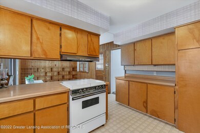 16-5901-W-Willow-Hwy-WindowStill-Real-Es