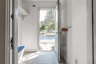 foyer to front door
