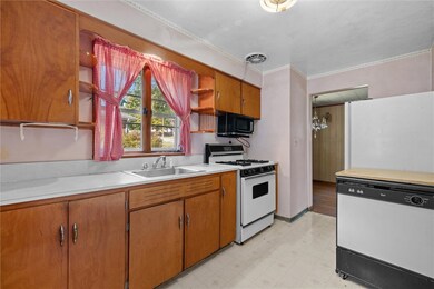 306 Lunn Blvd, Farrell, PA 16121 - photo 4