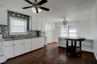 8015 Channelview Dr, Galveston, TX 77554 - photo 3