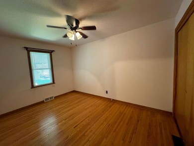 539 S 4th St, La Crescent, MN 55947 - photo 6