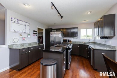 3836 W 46th St, Davenport, IA 52806 - photo 7