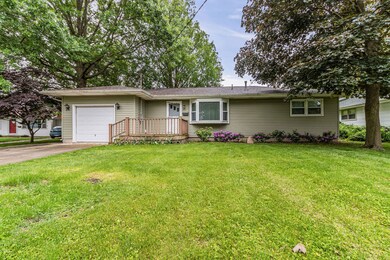 911 Timmons Dr, Tuscola, IL 61953 - photo 2