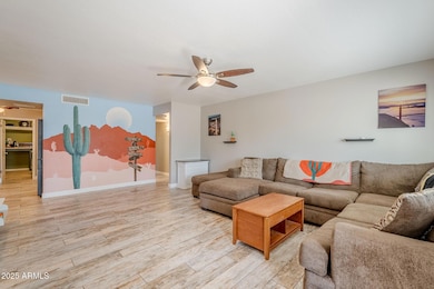 005_Family Room