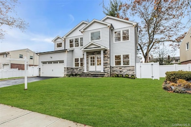 10 Beth Ln, Plainview, NY 11803 - photo 2