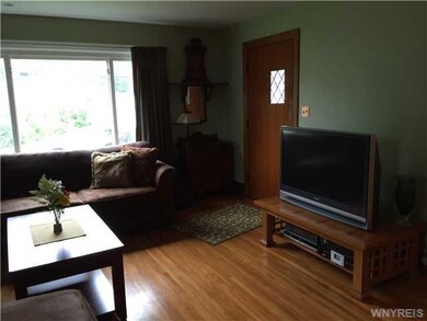 Living Room Gleaming Hardwood Floors