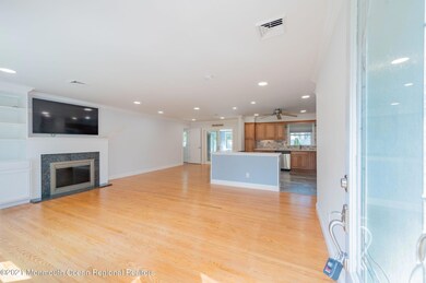 310easthamFOYER