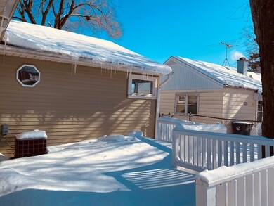 132 N Orchard Ave, Waukegan, IL 60085 - photo 2