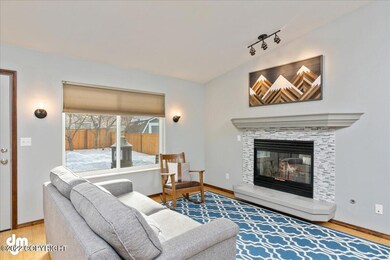 04-Living Room_MAX1252