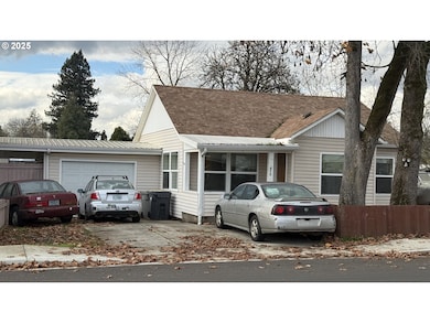 370 S 6th St, Harrisburg, OR 97446 - photo 2