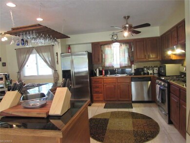 356 Maple Ave, Sheffield Lake, OH 44054 - photo 4