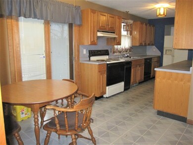 4 Plantation Cir, Greenfield, MA 01301 - photo 4