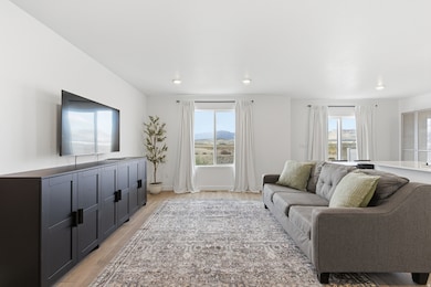 477 N Scuttlebutt Ln, Saratoga Springs, UT 84045 - photo 3