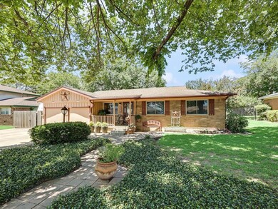 325 Lawana Dr, Bedford, TX 76022 - photo 2