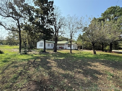 319 Lake Dr, Eufaula, OK 74432 - photo 4