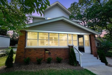 014-photo-twilight-front-view-9396179