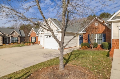 706 Chas Ct, High Point, NC 27265 - photo 3