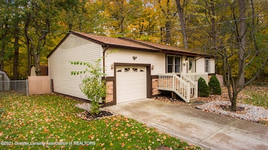 5251 Renee St, Lansing, MI 48911 - photo 2