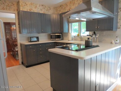 9 S Colonial Heights, Troy, NY 12180 - photo 5