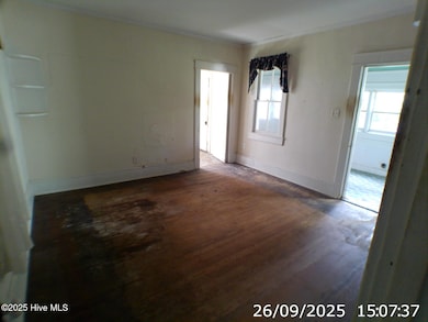 409 N Haughton St, Williamston, NC 27892 - photo 5