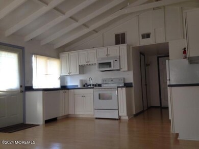 L - 1013 Waterview pre kitchen 3